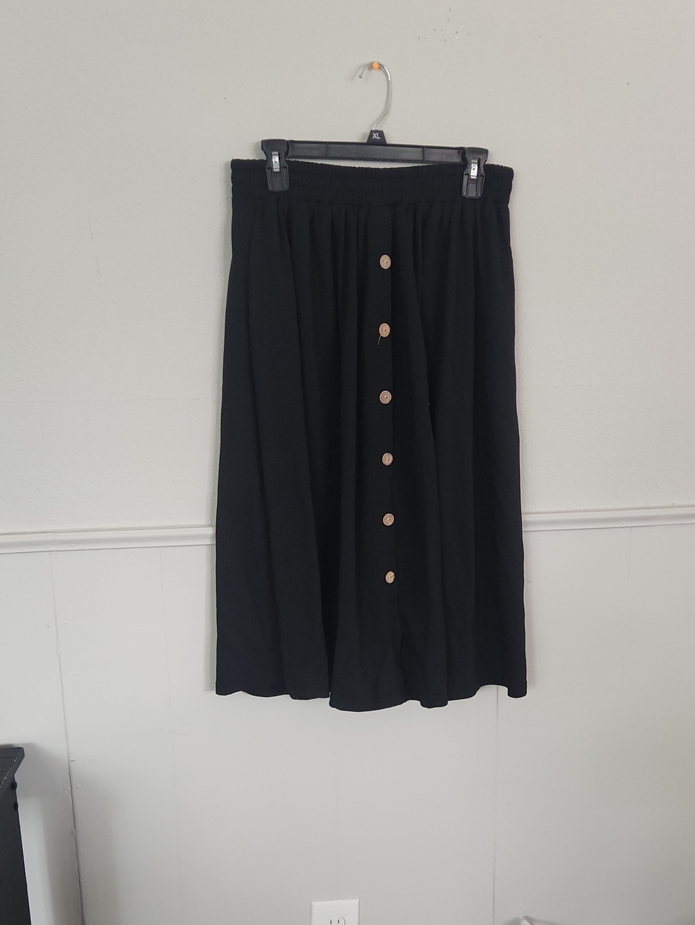 Source Unknown Black Button-Front Midi Skirt